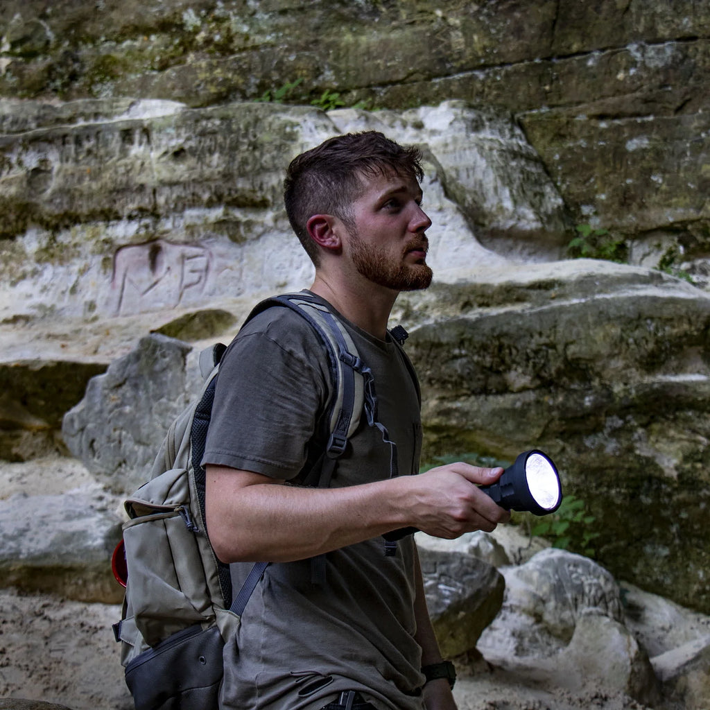 1000 Lumen LED Flashlight with Battery Meter Z417