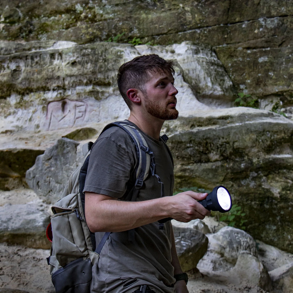 1000 Lumen LED Flashlight with Battery Meter Z417