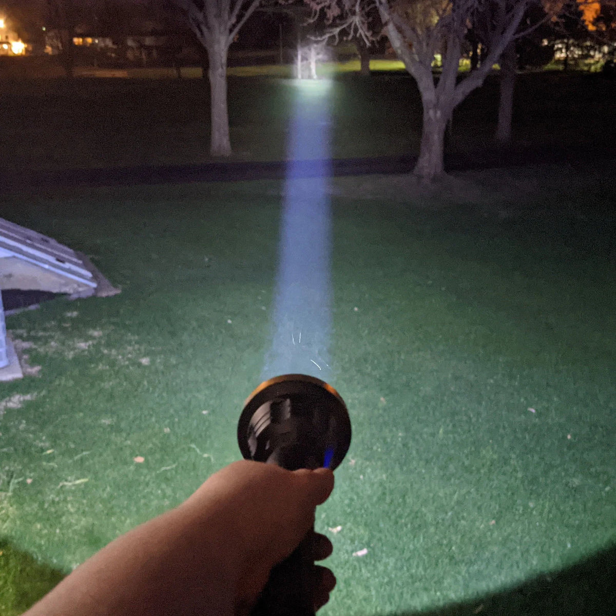 1000 Lumen LED Flashlight with Battery Meter Z417