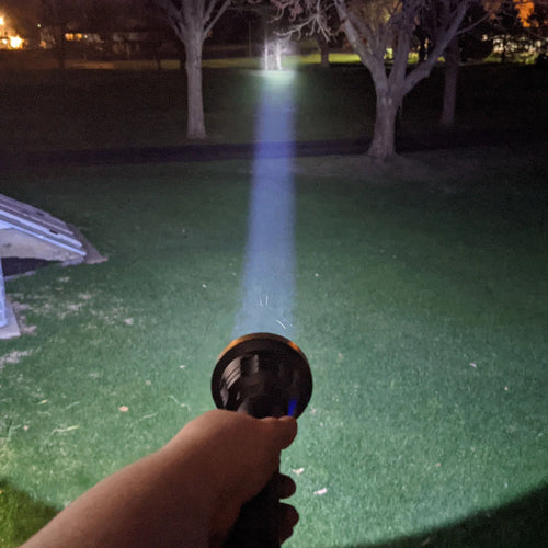 1000 Lumen LED Flashlight with Battery Meter Z417