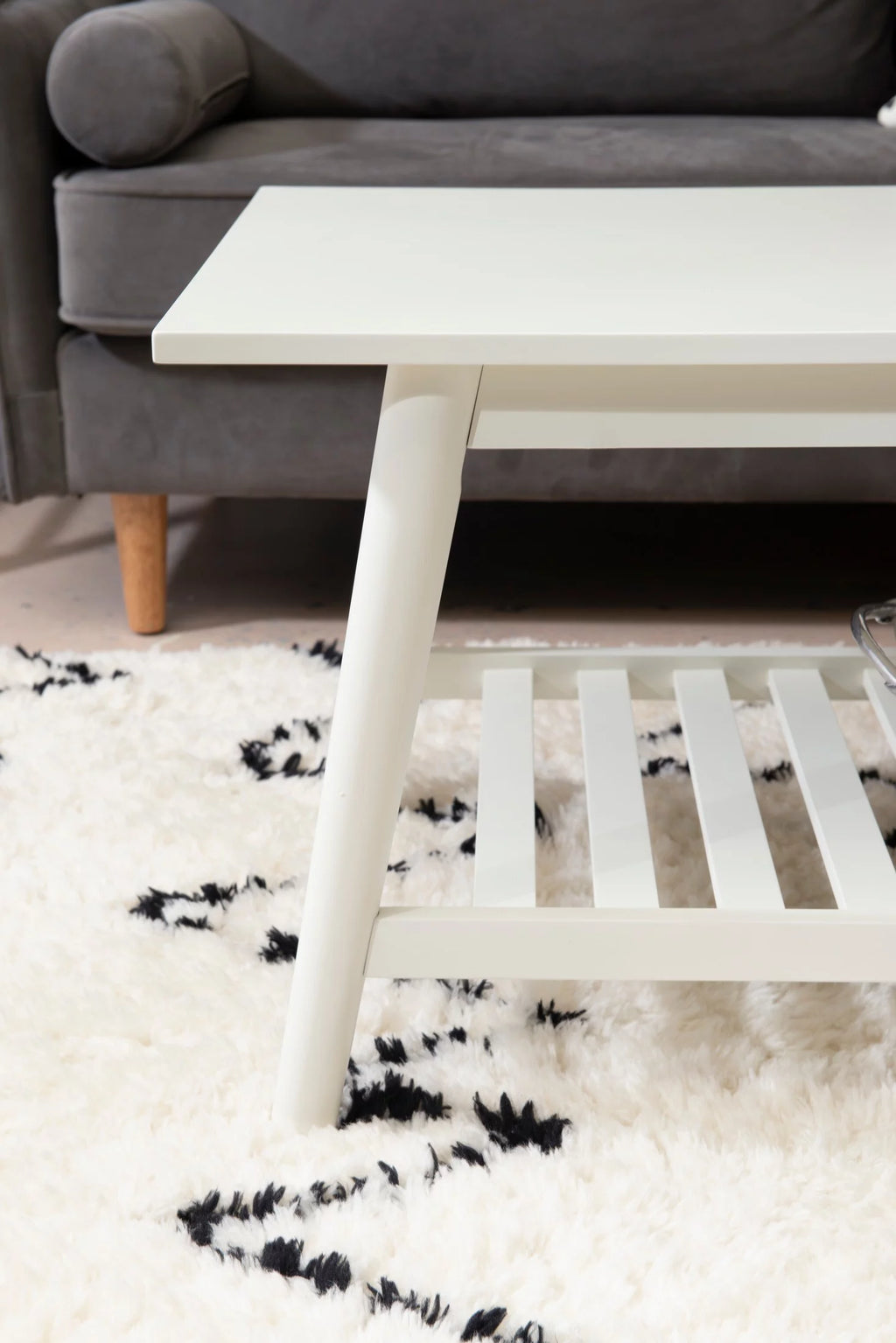 White Mid-Century Coffee Table with Shelf H75616