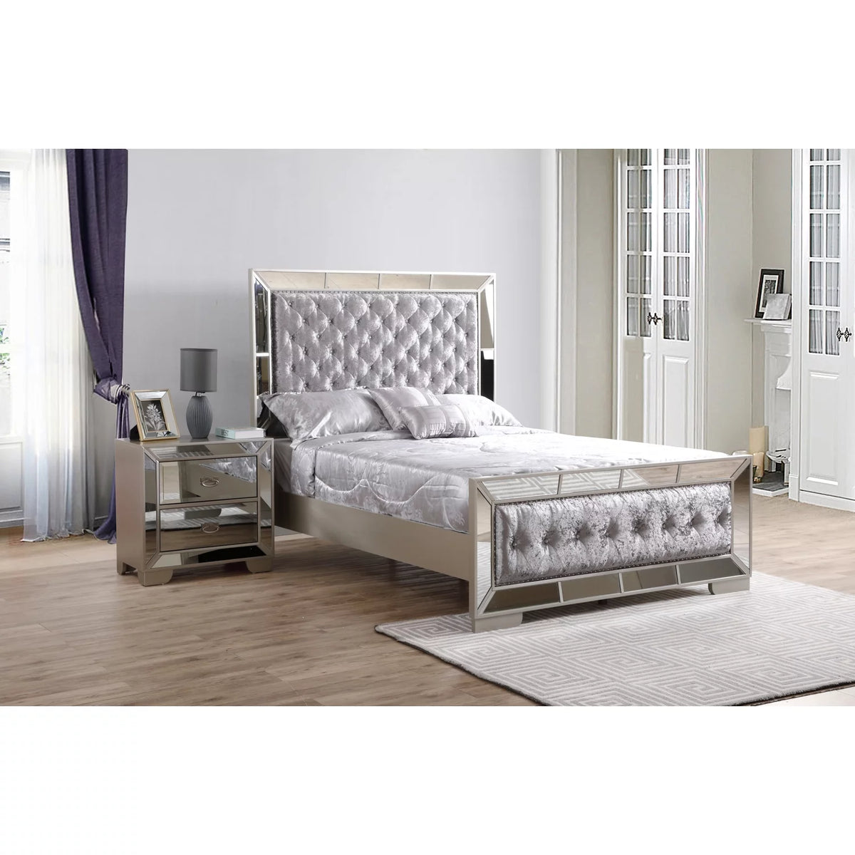 Queen Bed J64940