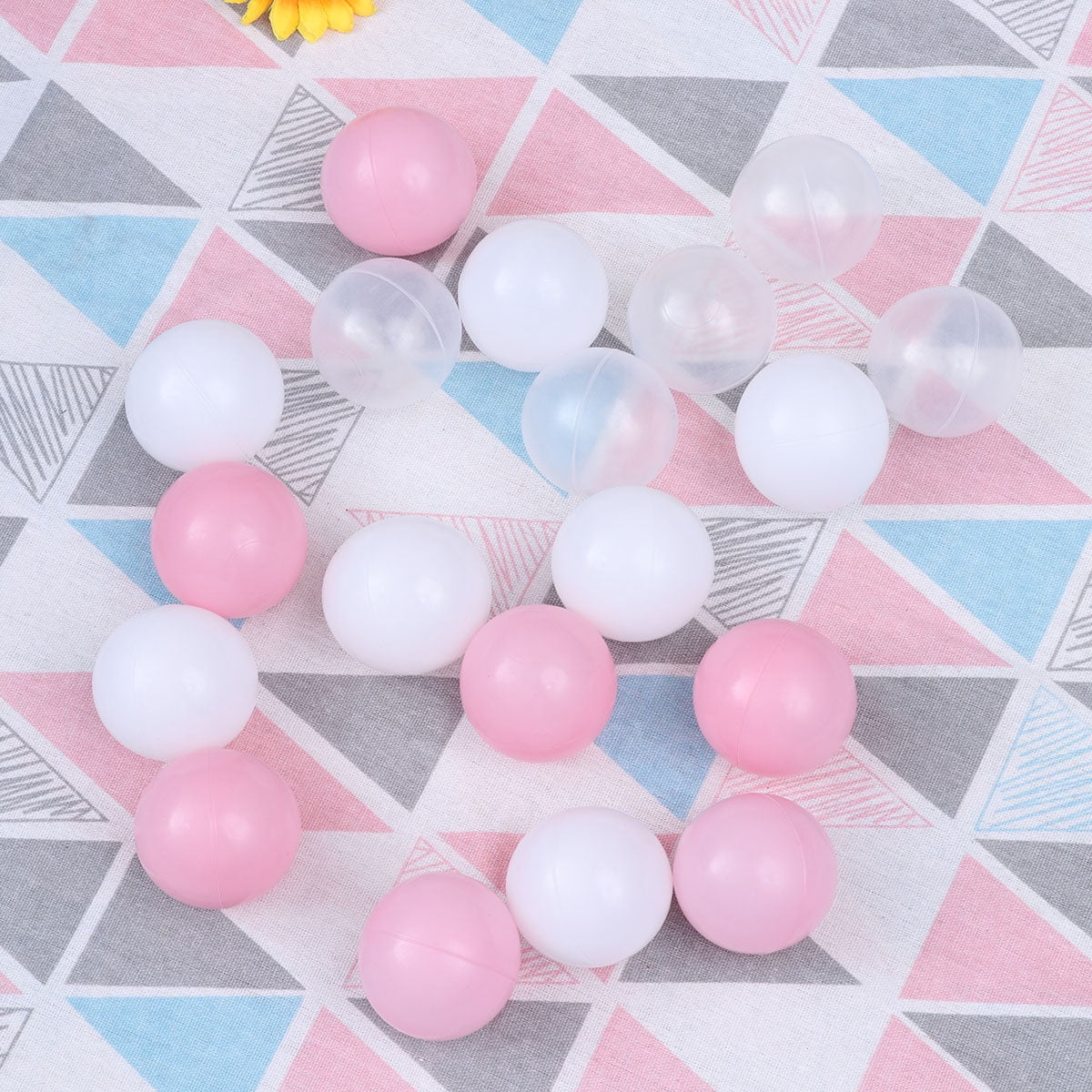 100pcs 5.5cm Plastic Balls with Mesh Bag O628114