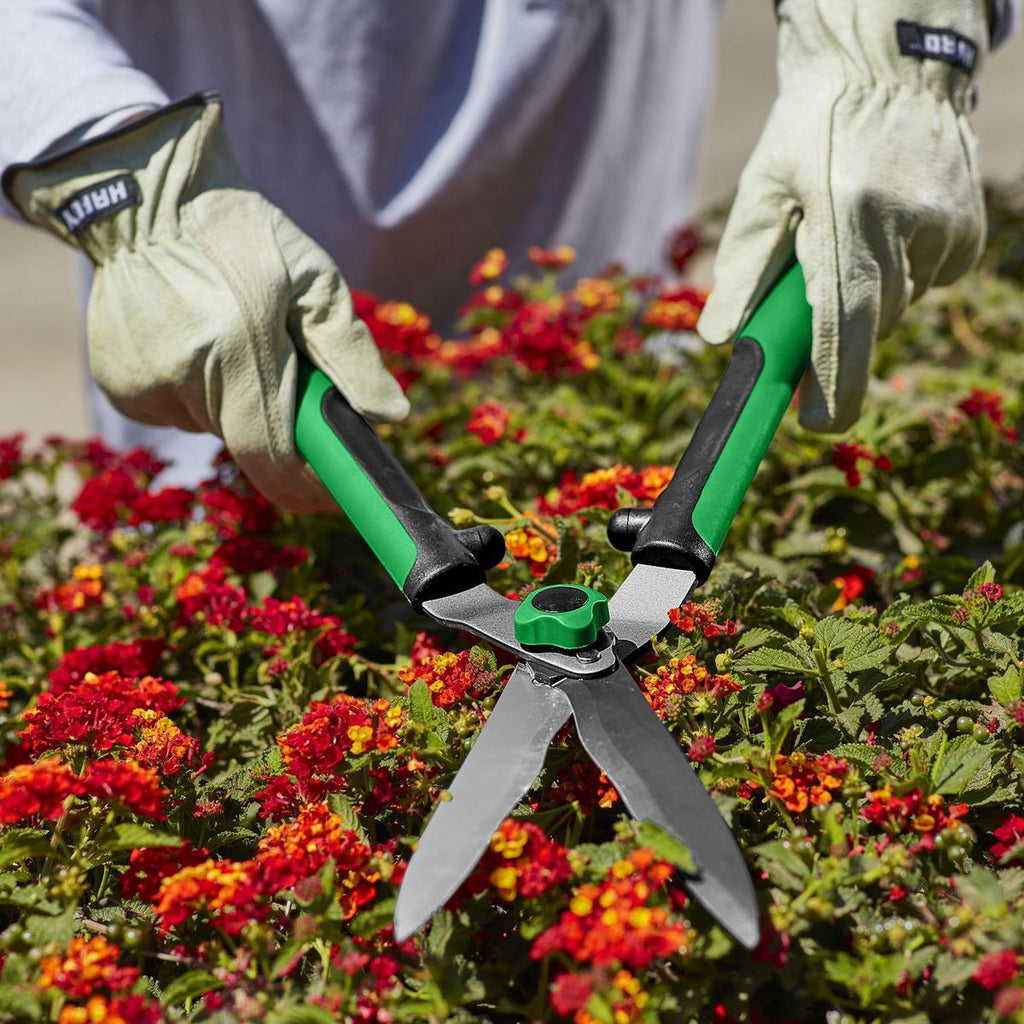 22 In. Hedge Shears with Wavy Blade Q94503