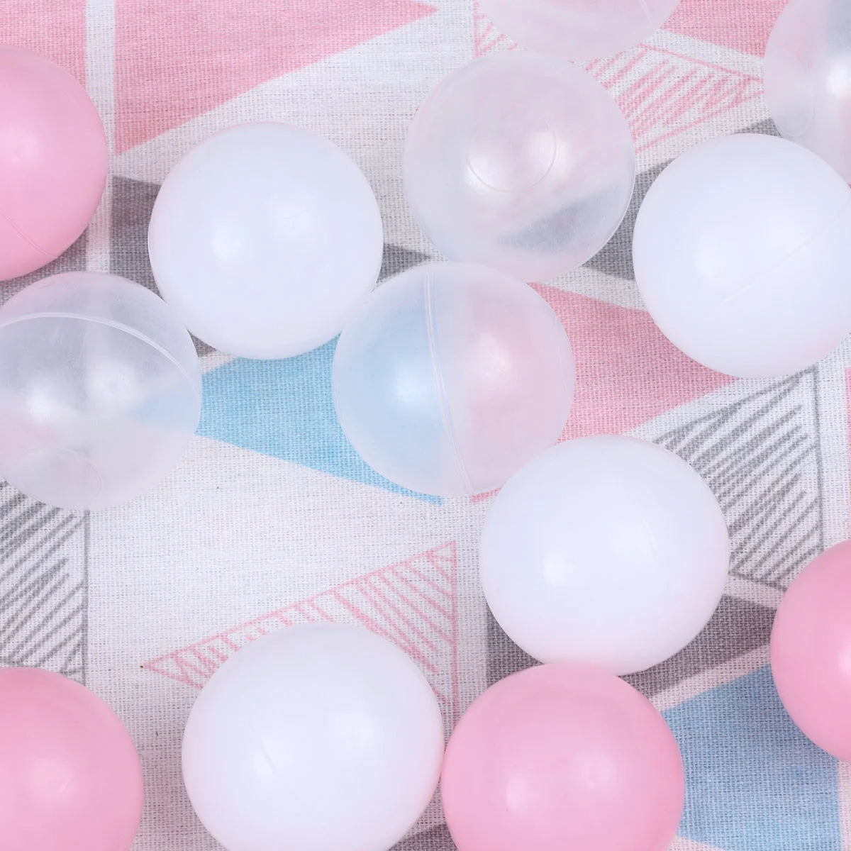100pcs 5.5cm Plastic Balls with Mesh Bag O628114