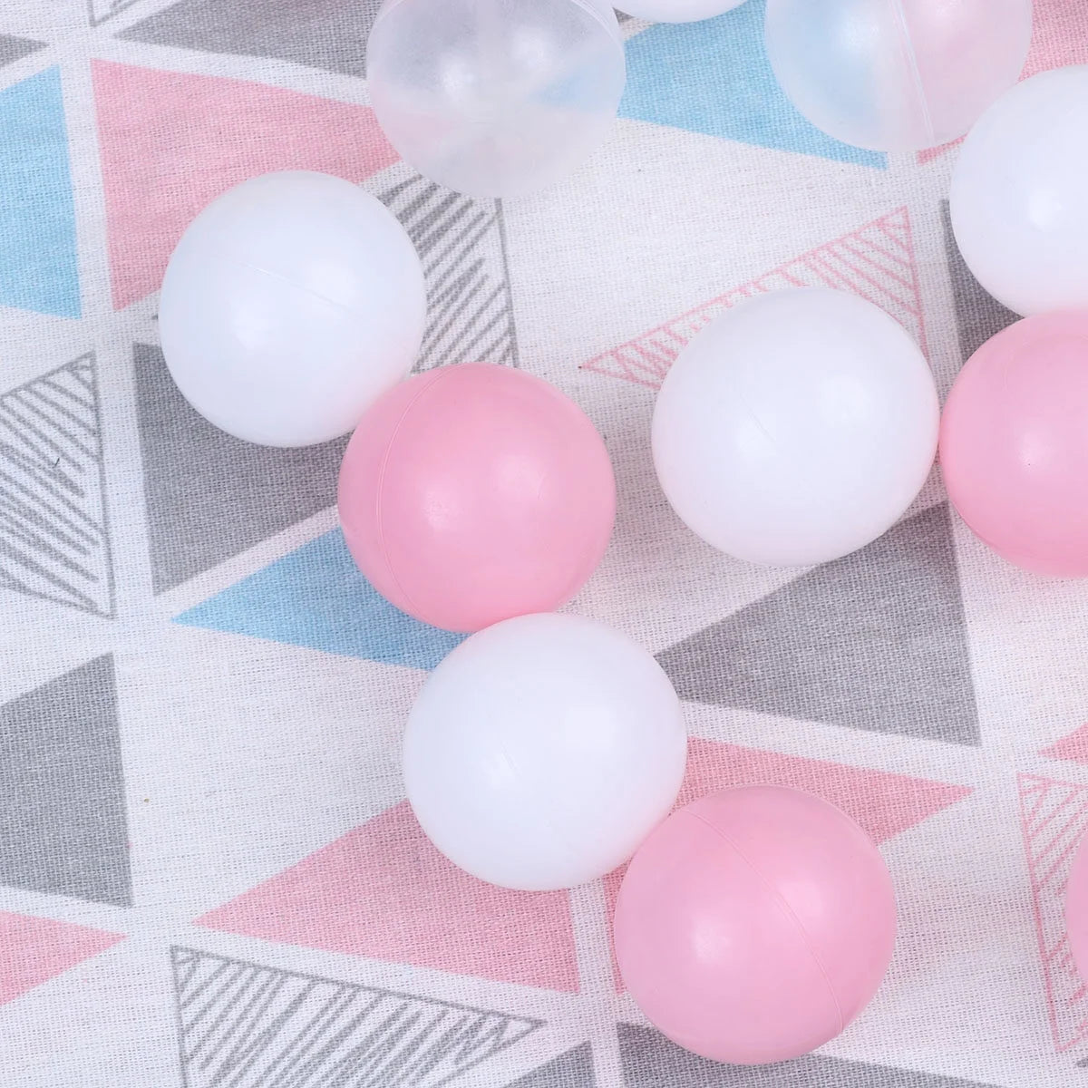 100pcs 5.5cm Plastic Balls with Mesh Bag O628114