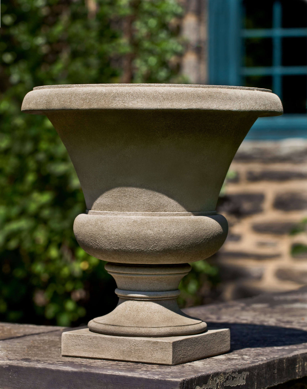 Travertine Urn S679